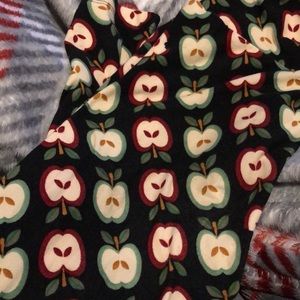 OS apple leggings